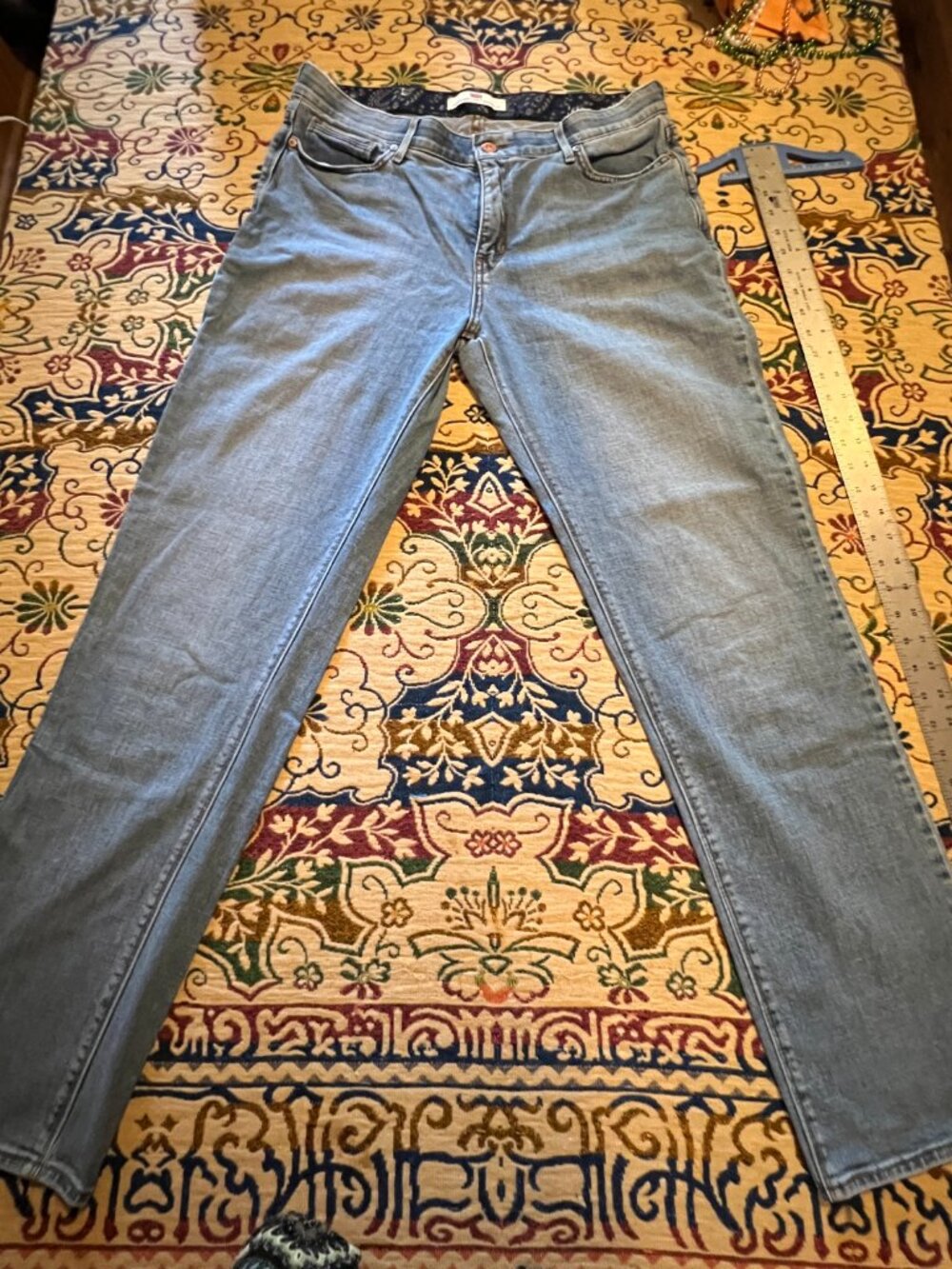 Levi's 525 Jeans Womens 14 M Light Wash Straight Leg Perfect Waist Distressed - Picture 1 of 16